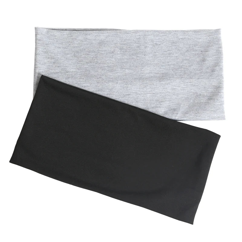 Wide elastic headband detail showing stretch and fit